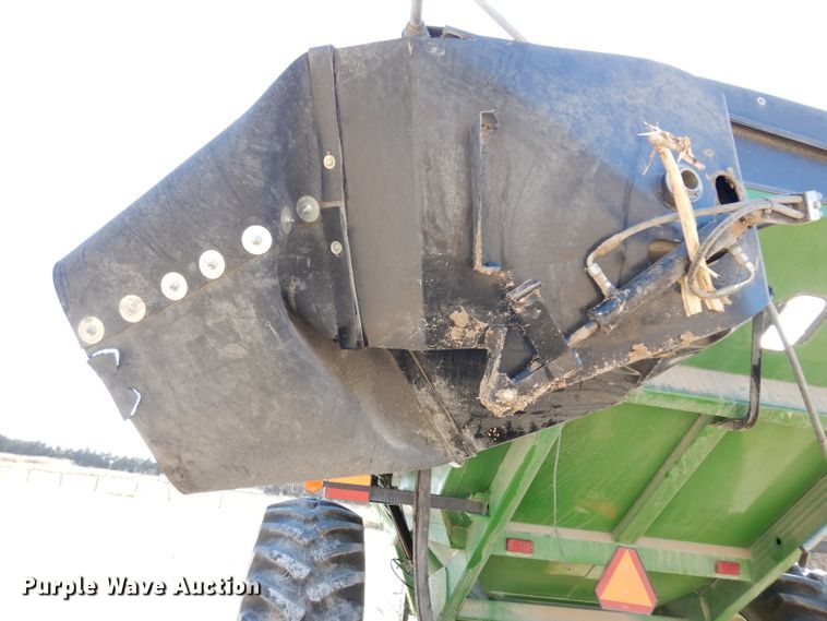 image for item GJ9027 Brent 882 grain cart