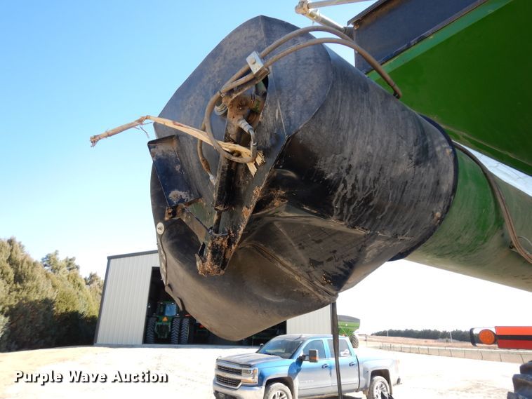 image for item GJ9027 Brent 882 grain cart