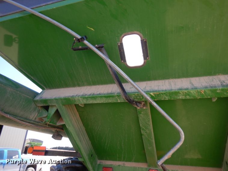 image for item GJ9027 Brent 882 grain cart