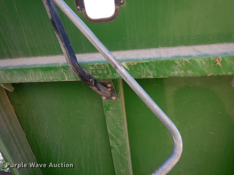 image for item GJ9027 Brent 882 grain cart