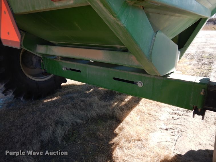 image for item GJ9027 Brent 882 grain cart
