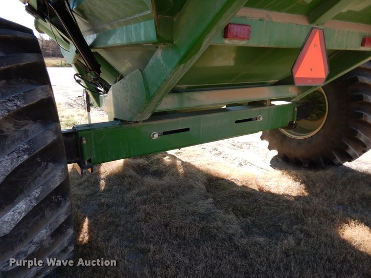 image for item GJ9027 Brent 882 grain cart