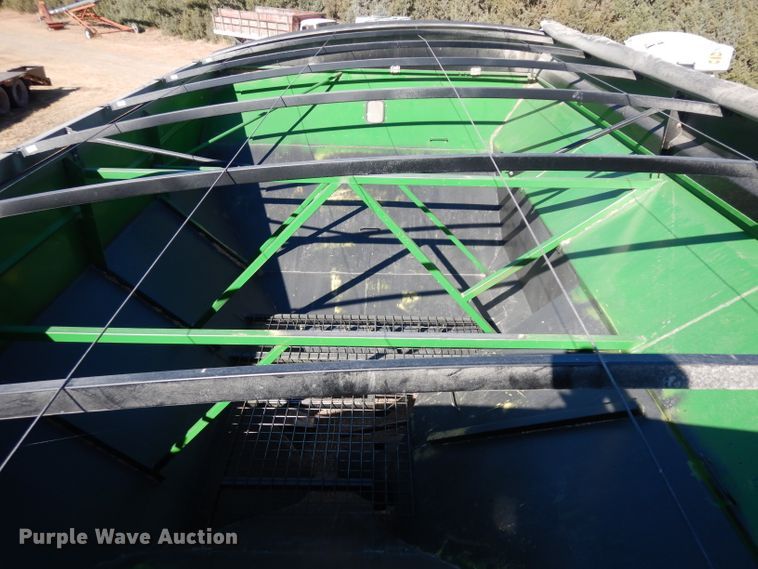 image for item GJ9027 Brent 882 grain cart