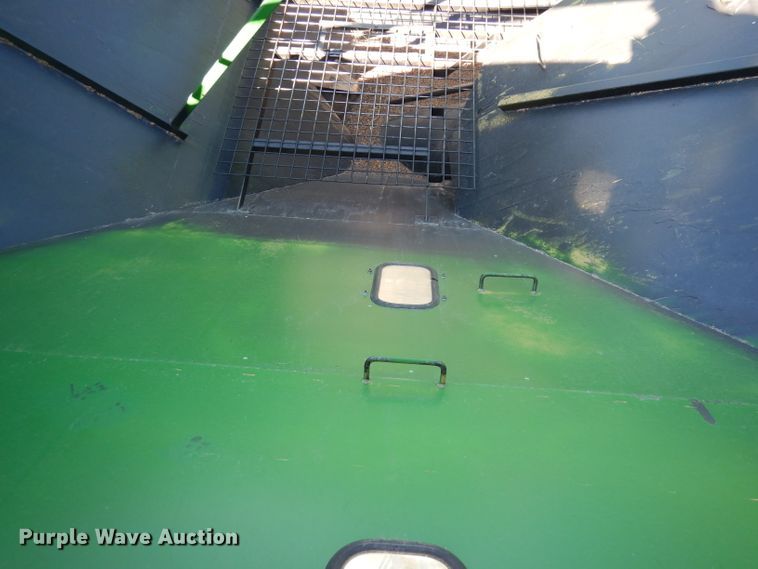 image for item GJ9027 Brent 882 grain cart