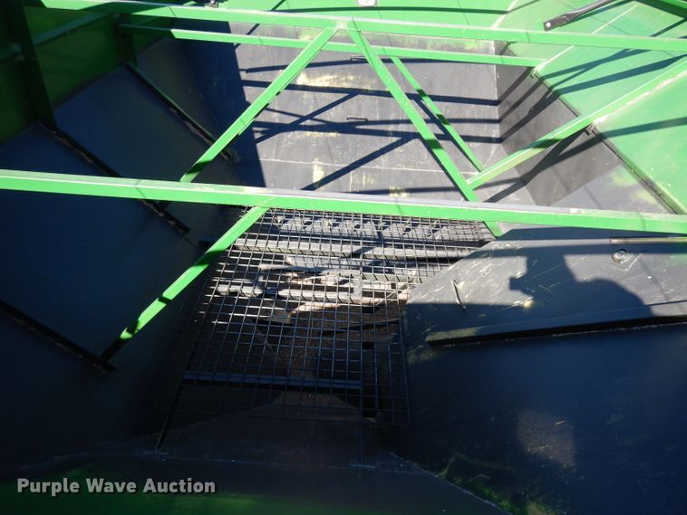 image for item GJ9027 Brent 882 grain cart