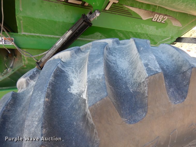 image for item GJ9027 Brent 882 grain cart