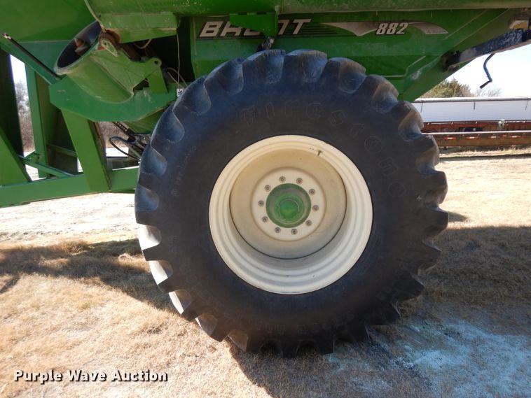 image for item GJ9027 Brent 882 grain cart