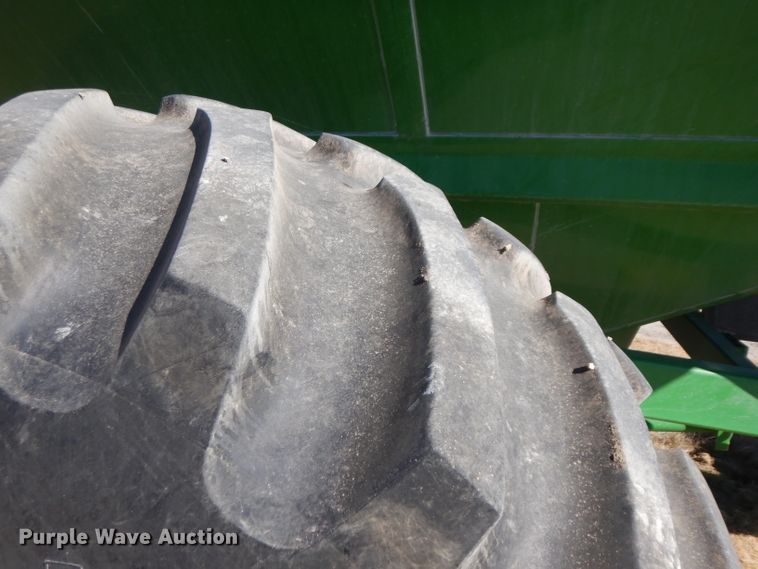 image for item GJ9027 Brent 882 grain cart