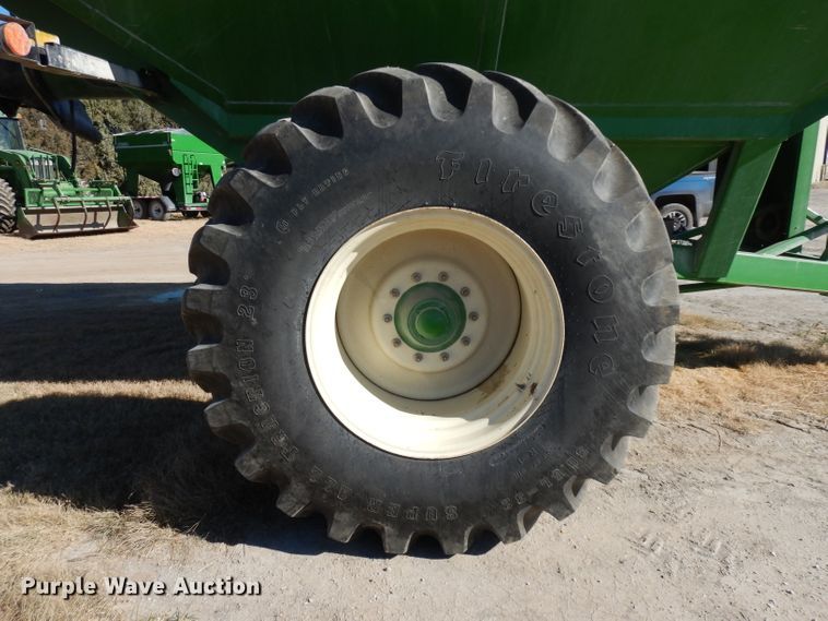 image for item GJ9027 Brent 882 grain cart