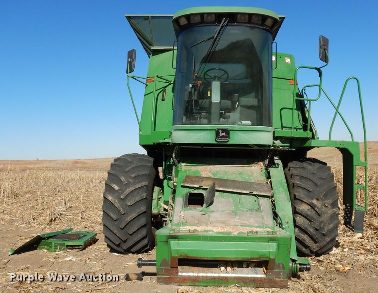 image for item GJ9028 1995 John Deere 9500 combine