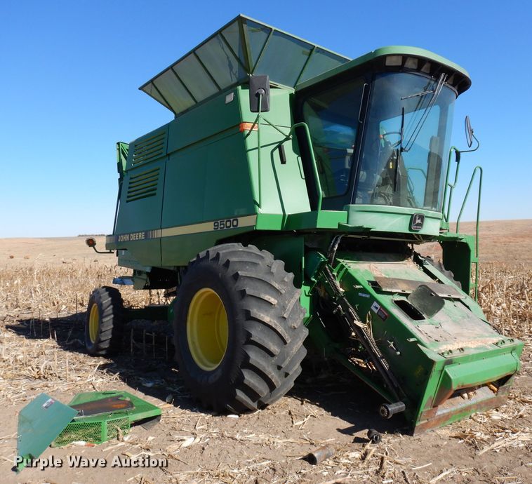 image for item GJ9028 1995 John Deere 9500 combine
