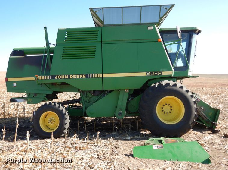 image for item GJ9028 1995 John Deere 9500 combine