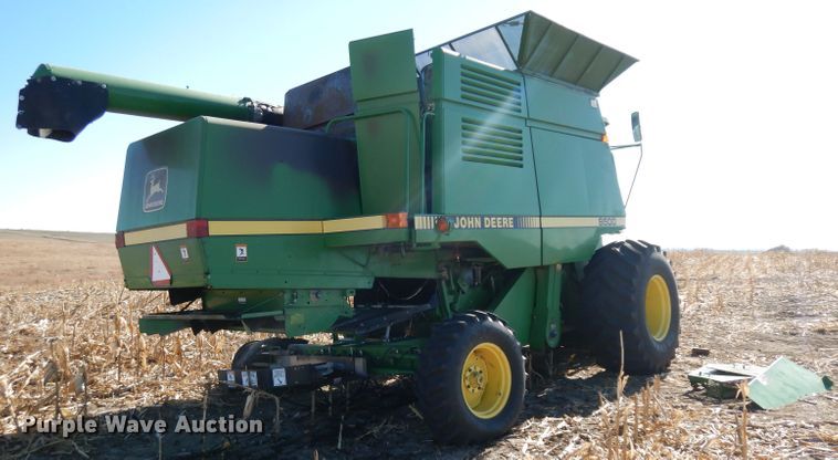 image for item GJ9028 1995 John Deere 9500 combine