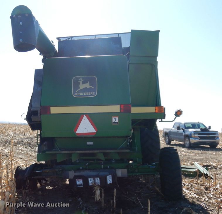 image for item GJ9028 1995 John Deere 9500 combine