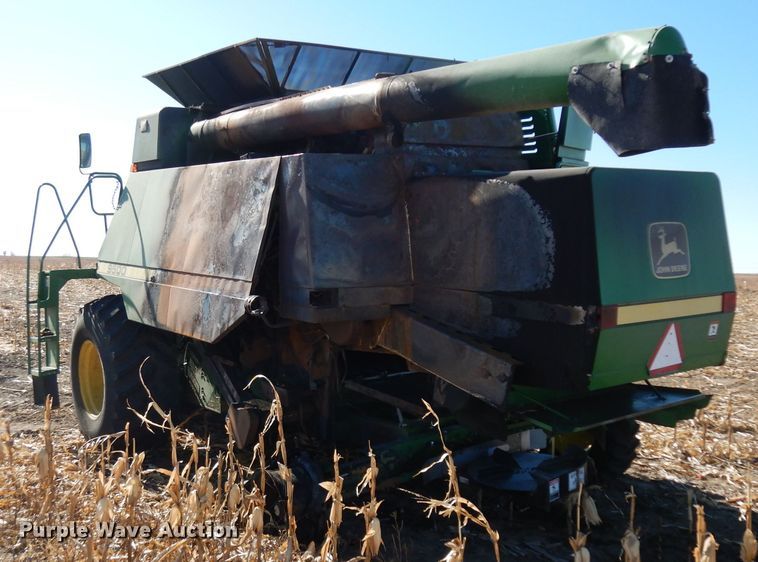 image for item GJ9028 1995 John Deere 9500 combine