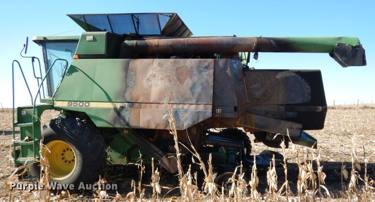 image for item GJ9028 1995 John Deere 9500 combine