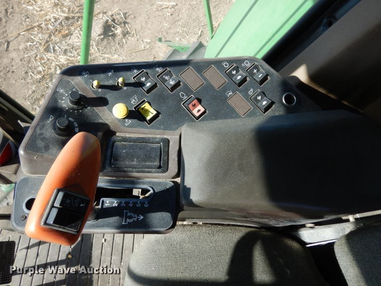 image for item GJ9028 1995 John Deere 9500 combine