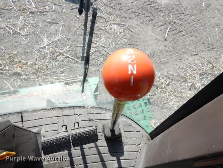 image for item GJ9028 1995 John Deere 9500 combine