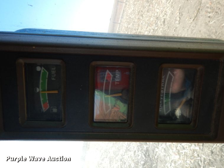 image for item GJ9028 1995 John Deere 9500 combine