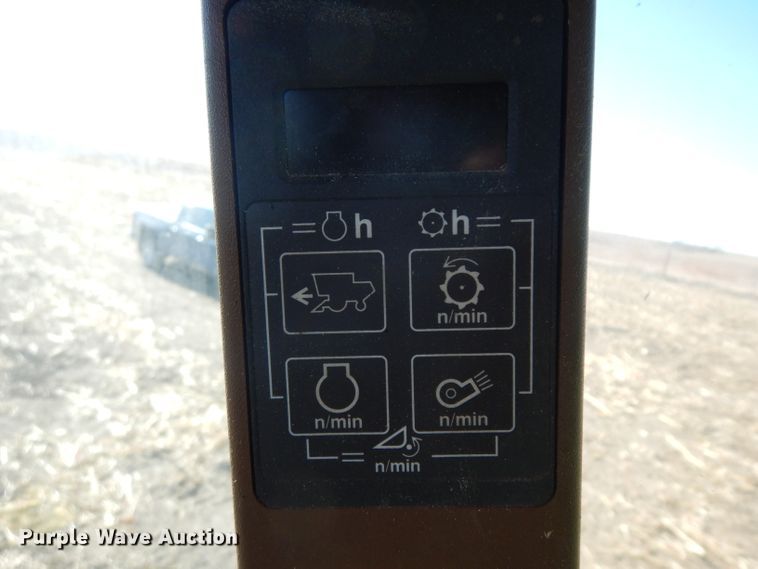 image for item GJ9028 1995 John Deere 9500 combine