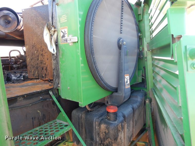 image for item GJ9028 1995 John Deere 9500 combine