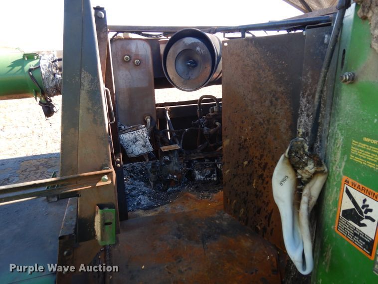 image for item GJ9028 1995 John Deere 9500 combine