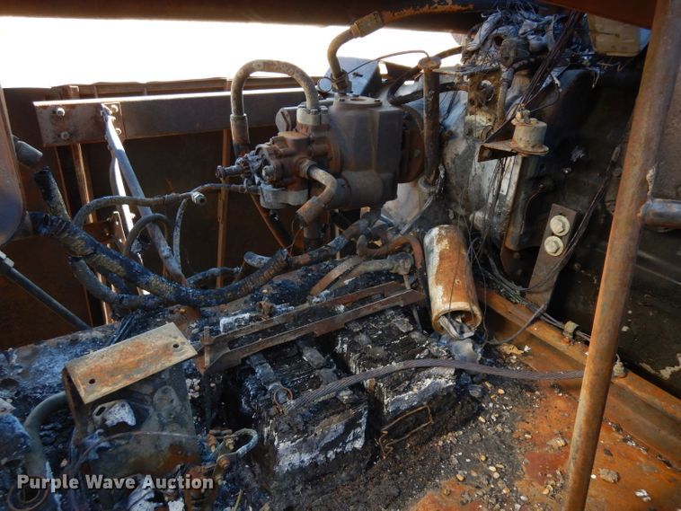 image for item GJ9028 1995 John Deere 9500 combine