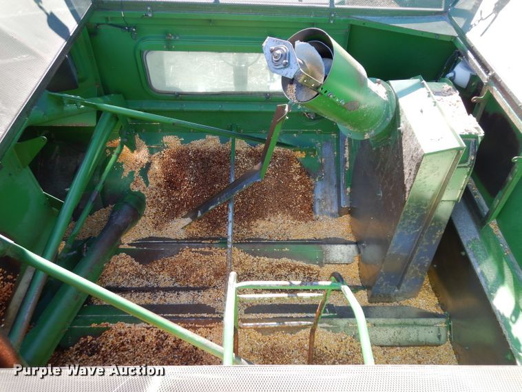 image for item GJ9028 1995 John Deere 9500 combine