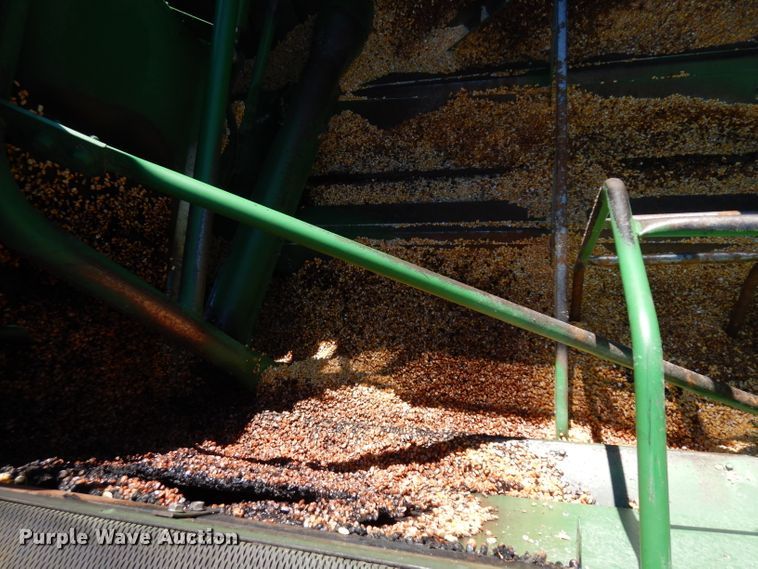 image for item GJ9028 1995 John Deere 9500 combine