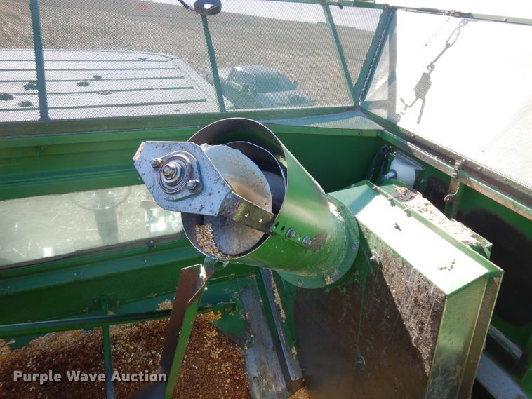 image for item GJ9028 1995 John Deere 9500 combine