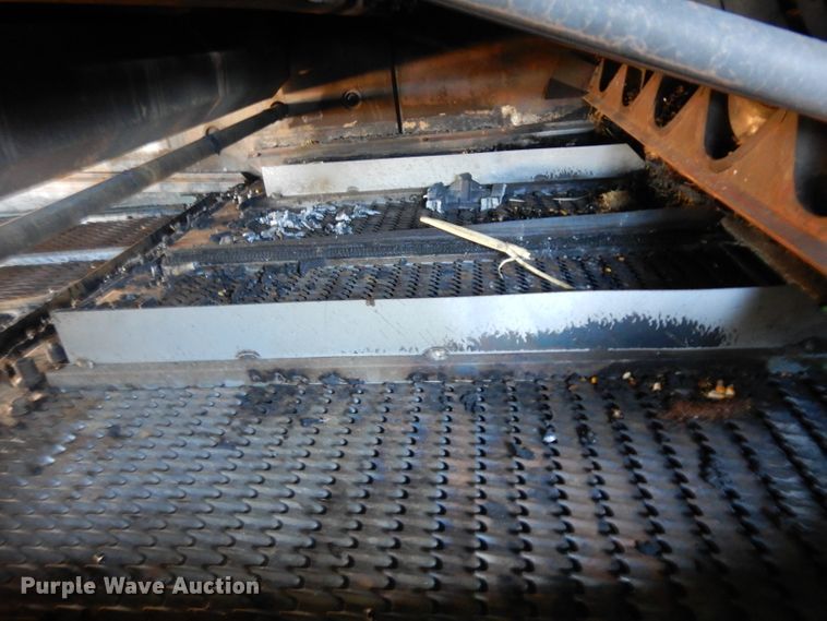 image for item GJ9028 1995 John Deere 9500 combine