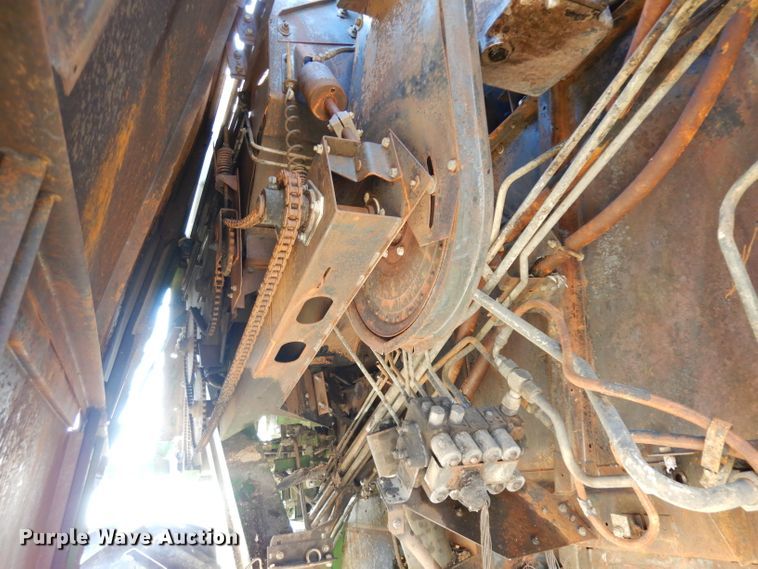 image for item GJ9028 1995 John Deere 9500 combine