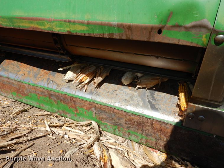 image for item GJ9028 1995 John Deere 9500 combine