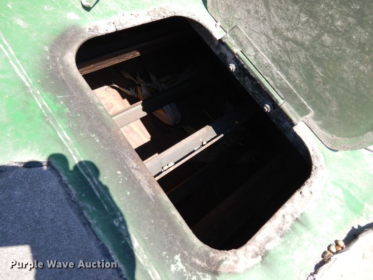 image for item GJ9028 1995 John Deere 9500 combine