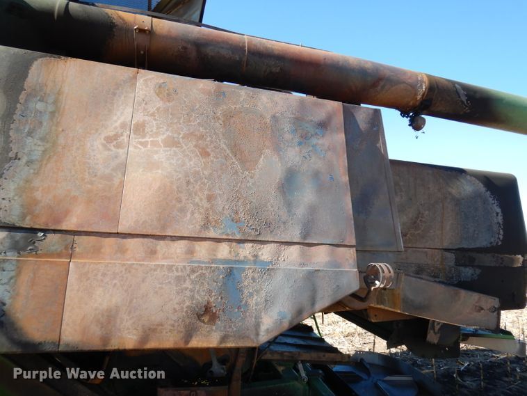 image for item GJ9028 1995 John Deere 9500 combine