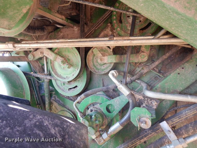 image for item GJ9028 1995 John Deere 9500 combine