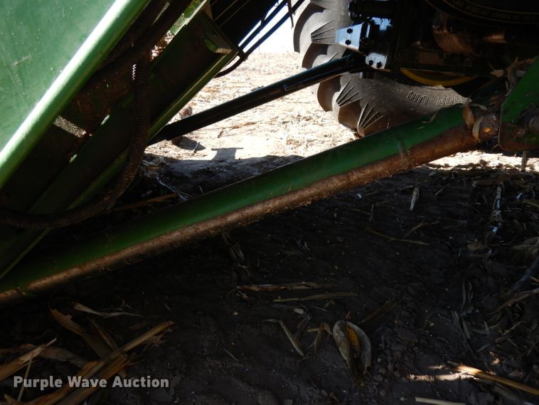 image for item GJ9028 1995 John Deere 9500 combine