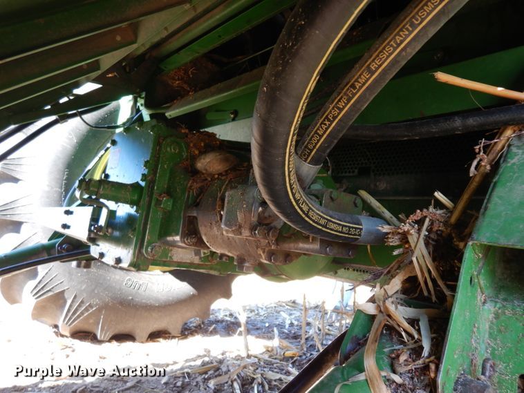 image for item GJ9028 1995 John Deere 9500 combine