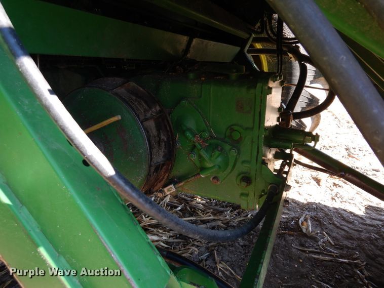 image for item GJ9028 1995 John Deere 9500 combine
