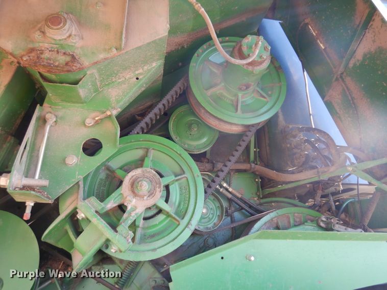 image for item GJ9028 1995 John Deere 9500 combine