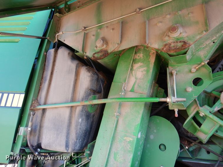 image for item GJ9028 1995 John Deere 9500 combine