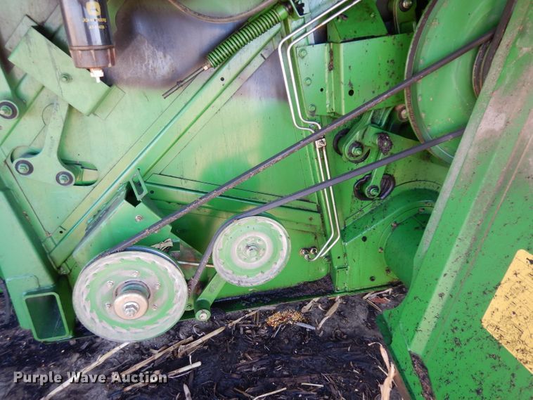 image for item GJ9028 1995 John Deere 9500 combine