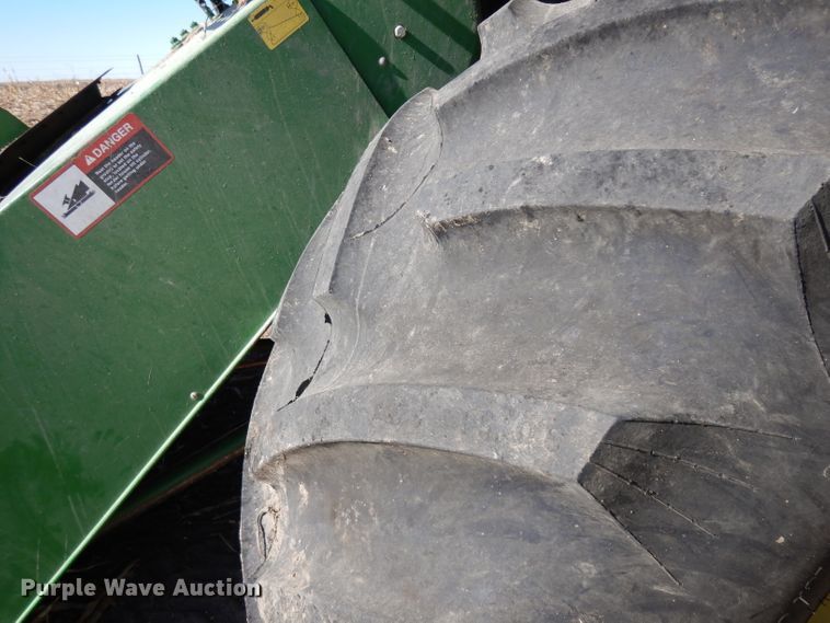 image for item GJ9028 1995 John Deere 9500 combine