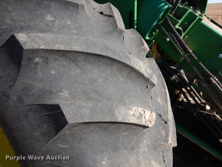 image for item GJ9028 1995 John Deere 9500 combine