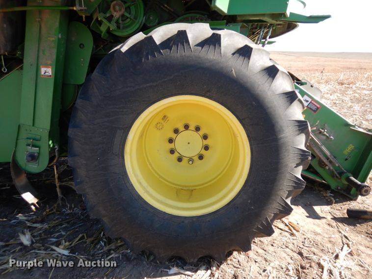 image for item GJ9028 1995 John Deere 9500 combine