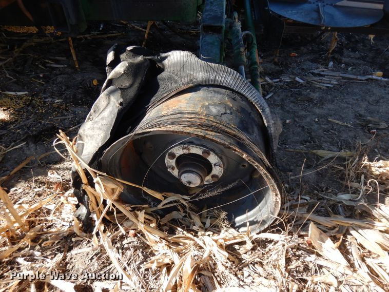 image for item GJ9028 1995 John Deere 9500 combine