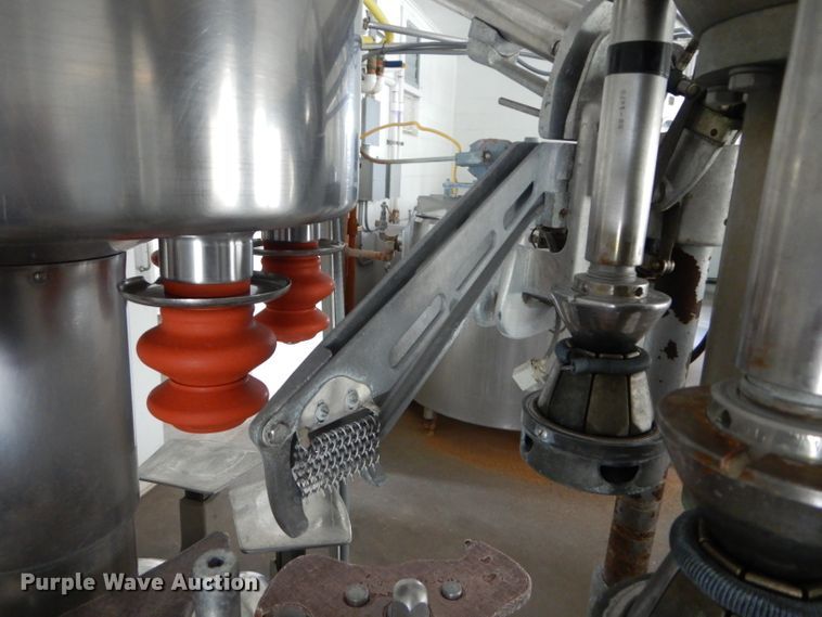 image for item GJ9935 Federal seven head bottle filler