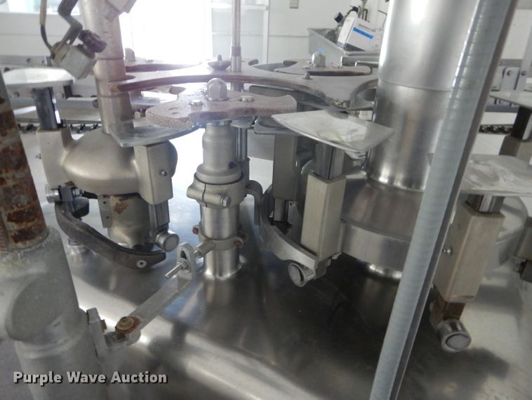 image for item GJ9935 Federal seven head bottle filler