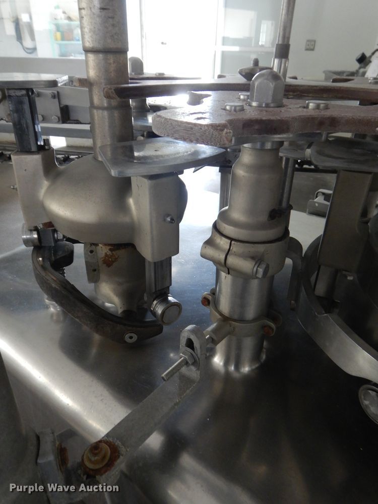 image for item GJ9935 Federal seven head bottle filler