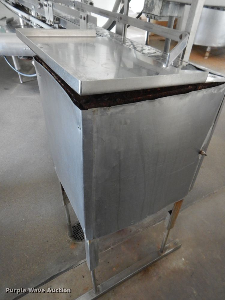 image for item GJ9935 Federal seven head bottle filler